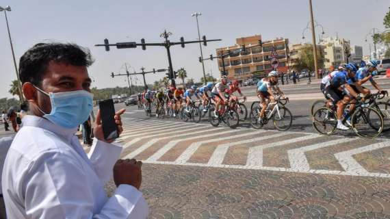 Coronavirus / Ciclismo, due italiani positivi: ad Abu Dhabi si ferma l'Uae Tour