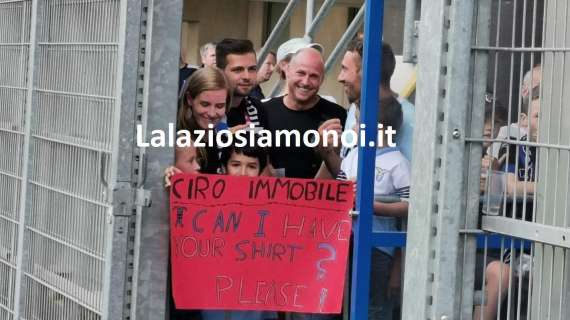 Lazio, il sogno di un piccolo tifoso tedesco: "Immobile, mi regali la maglia?" - FOTO