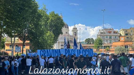 Lazio, i tifosi contro gli arbitri: inizia la contestazione a Ponte Milvio - FOTO&VIDEO