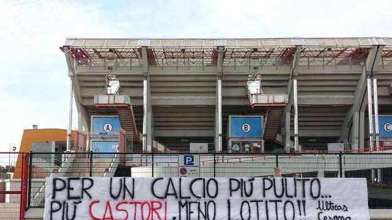 Lo striscione da Cesena: "Per un calcio più pulito... Più Castori, meno Lotito!" - FOTO