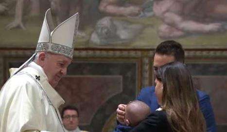 Papa: "Se un bambino ha fame, allattatelo qui dentro la Cappella Sistina"