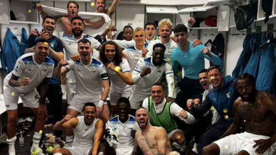 Lazio, festa a San Siro: lo scatto dopo la vittoria sul Milan - FOTO