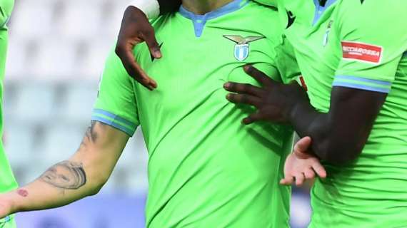 Lazio, bufera social per la nuova maglia: “Il verde non ci appartiene”