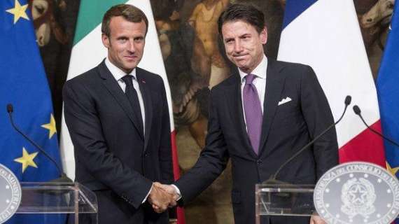 Politica / Incontro Italia - Francia, Macron: "Sì alla ripartizione dei migranti"