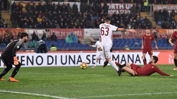 La Roma crolla contro il Milan tra i fischi dell'Olimpico: la Lazio si riprende il terzo posto