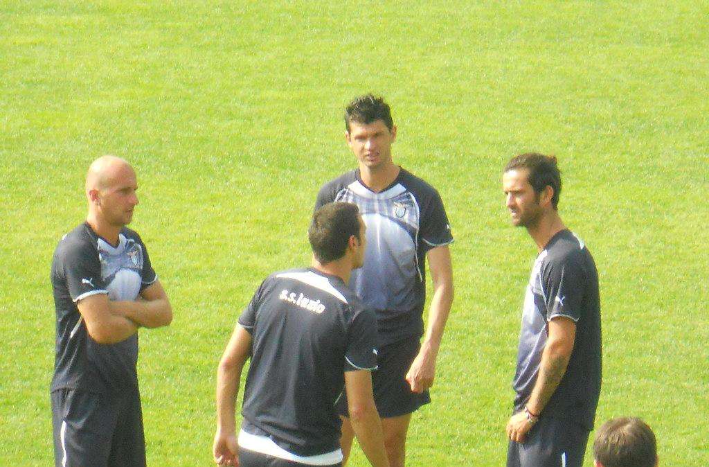 FORMELLO  Non solo Hernanes tra i dubbi per Genova: Radu-Stendardo, Ledesma-Matuzalem, Garrido-Del Nero, Zàrate-Rocchi i ballottaggi. Bresciano a parte 