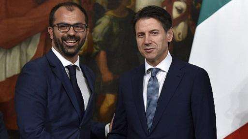 Politica / Governo, il ministro Fioramonti a Conte: "Lascio l'incarico"