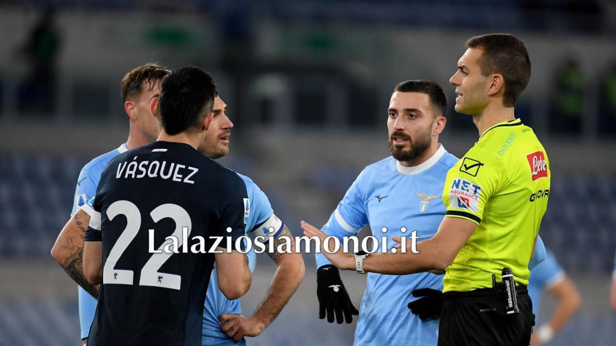Lazio - Genoa, il dialogo Var con l'arbitro Zufferli sul rigore di Isaksen
