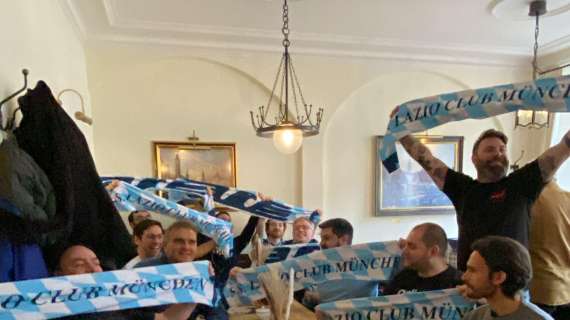 Bayern-Lazio, la festa prosegue al Club Monaco: sciarpata e cori - VIDEO