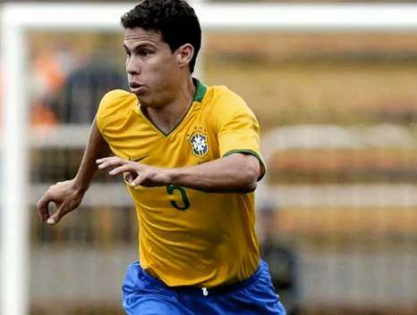 Hernanes-Coutinho, il duello continua... A Barcellona il Profeta in campo nel secondo tempo. Oggi il rientro a Roma