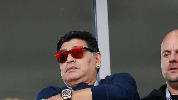 Maradona ricoverato per anemia e depressione, il medico: "È debilitato"