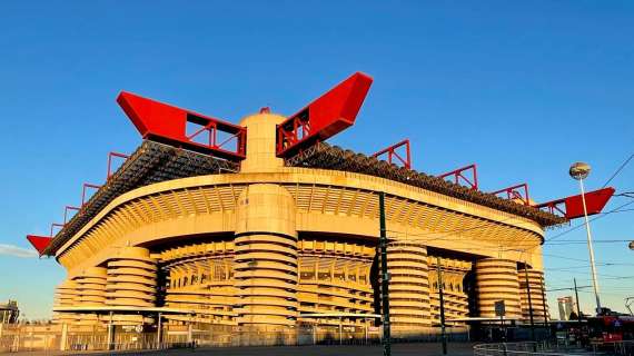 Daspo per un tifoso a San Siro: ha tirato in campo un bicchiere di urina