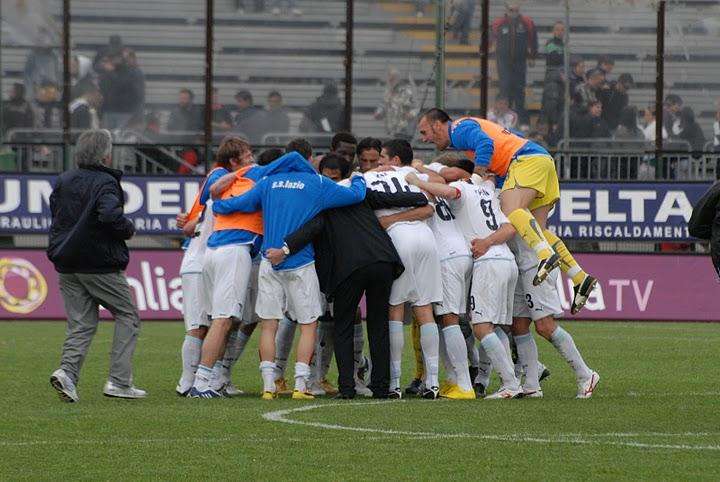 PHOTOGALLERY:  La Lazio batte il Cagliari e se la gode... Sugli spalti il solito grande spettacolo...