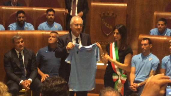 Lazio, Raggi: "Giornata di festa, felice della presentazione delle maglie"