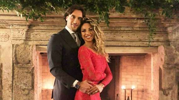 Natale e onomastico per Mauri: l'ex Lazio festeggia S. Stefano con la moglie - FOTO