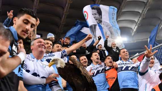 Lazio, è la giornata mondiale del selfie: il club festeggia così - FOTO