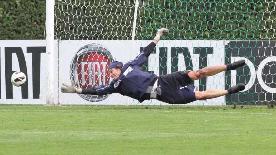 Infortunio Marchetti, pericolo rientrato: Il portiere si è regolarmente allenato, resta in Nazionale