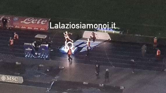 Napoli - Lazio, presentata la statua di Maradona prima del match - FT & VD