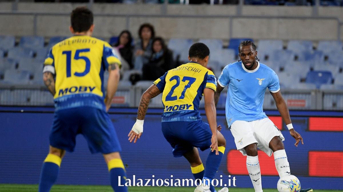 Open Var | Lazio - Parma, fuorigioco di Pellegrino e mano di Tavares: il dialogo