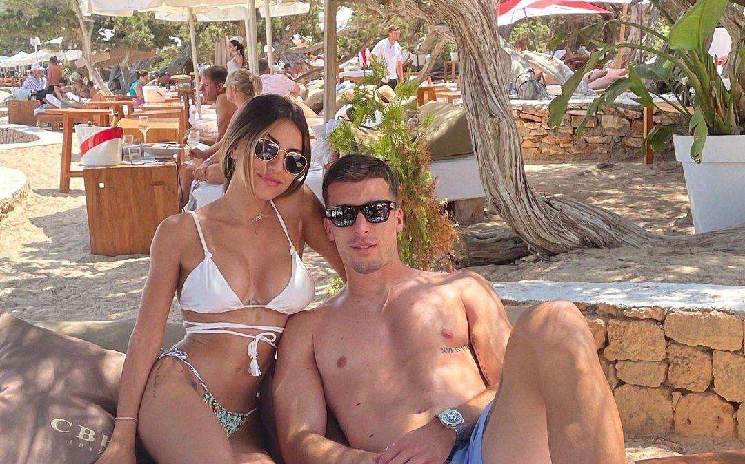 Casale, dal concerto di JBalvin al surf con Aramu: le vacanze ad Ibiza - FOTO