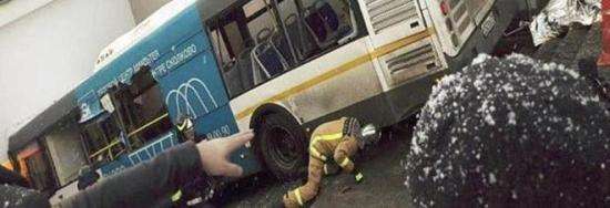 Mosca, autobus fuori controllo contro un sottopasso: 5 morti e diversi feriti