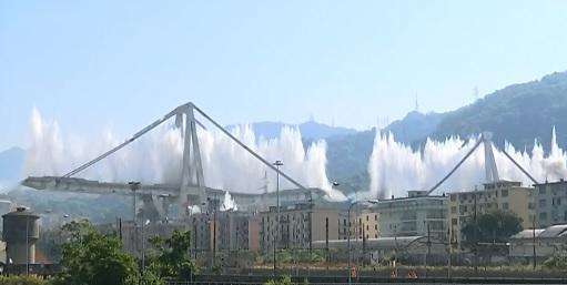 Genova, il ponte Morandi è stato demolito in 6 secondi - FOTO&VIDEO