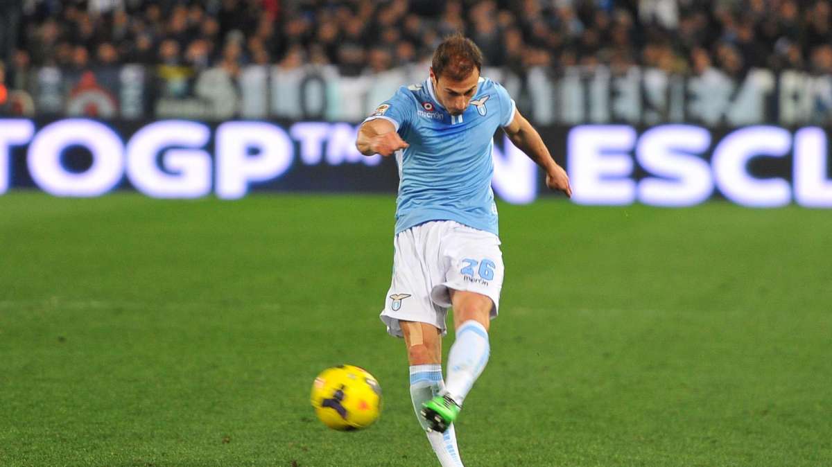 Dall'Inghilterra: Radu nella lista dello United per il dopo-Evra