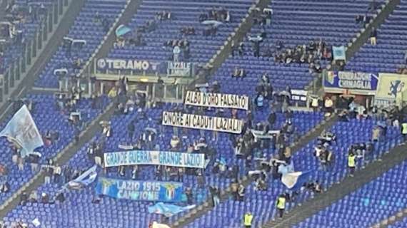 Lazio - Genoa, in Curva Maestrelli uno striscione per lo Scudetto del 1915 - FOTO