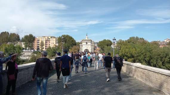 Lazio - Salernitana,  Ponte Milvio si riempie e si colora di biancoceleste