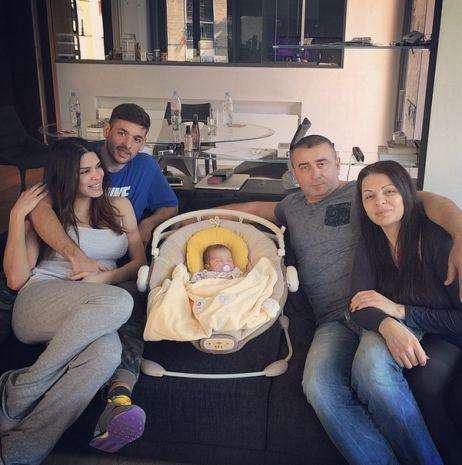 La famiglia di Jovana a casa Djordjevic: tutti a Roma per conoscere la piccola Noel