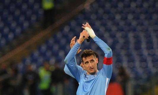 Il regalo d'addio di Klose: gol e vittoria nel derby 