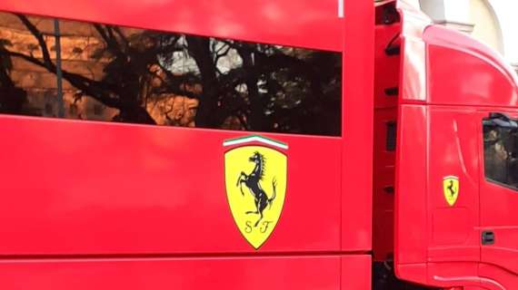 F1 | Ferrari, subito problemi per Sainz in Spagna: lavori in corso