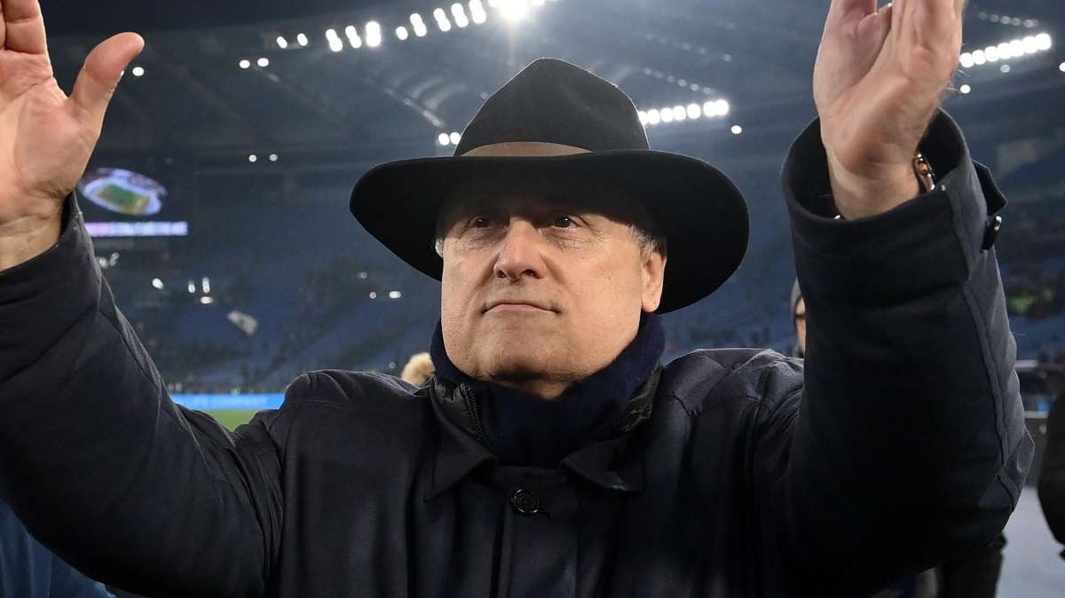 Lazio, la protesta si allarga: compaiono per Roma manifesti contro Lotito - FT