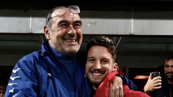 Lazio, Mertens posa con Sarri. E i tifosi hanno una richiesta particolare... - FOTO