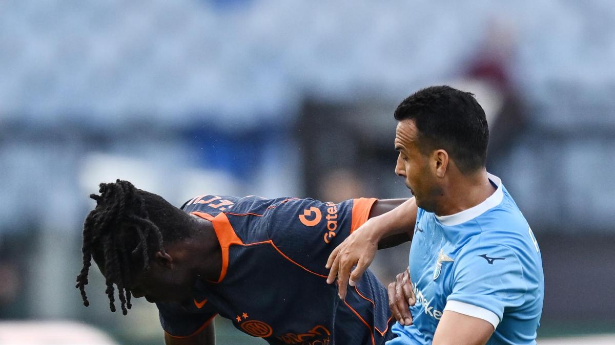 Lazio - Inter, Pedro sostituito: piovono fischi dal settore ospiti