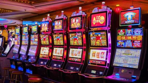 Coronavirus: sospesi Lotto, Superenalotto e slot machines