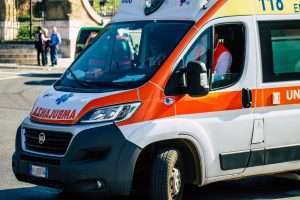 Roma | Gravissimo incidente sul GRA: tir si ribalta sulla carreggiata - VIDEO