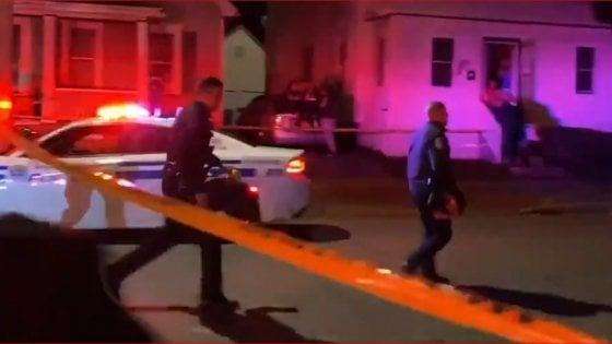 Sparatoria a New York, almeno 16 persone coinvolte: due vittime