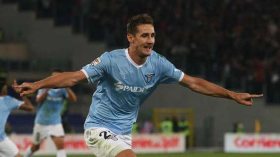 Lazio, otto anni da “Klose al 93'”. Il ricordo del club: “Derby incredibile!”