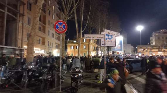 Lazio - Atalanta, Ponte Milvio si prepara al big match - FOTO