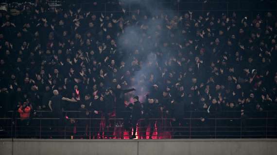 Contestazione dei tifosi a Casa Milan: "Andate tutti via, liberateci da questa agonia"