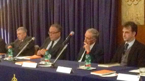 Presentato ieri al Circolo Canottieri il libro “Il calcio italiano 1898-1981. Economia e potere” del prof. De Ianni
