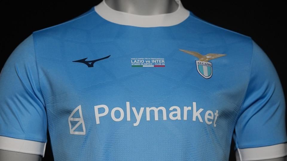 Lazio, ecco la maglia per la finale di Coppa Italia contro l'Inter - FOTO