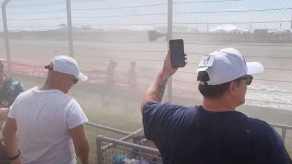 F1 | L'incidente Verstappen-Hamilton ripreso dalle tribune è impressionante - VIDEO