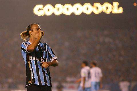 Maxi Lopez, l'agente: "Salta la riunione con il Gremio". Ma i brasiliani riscattano il cartellino del giocatore dall'FK Mosca