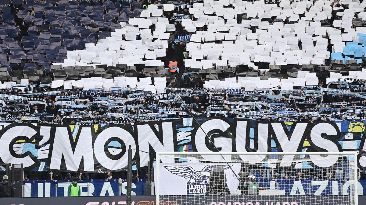 Lazio, il tifo organizzato: "Vicini a Sarri, ma ci aspettiamo di più dalla squadra"