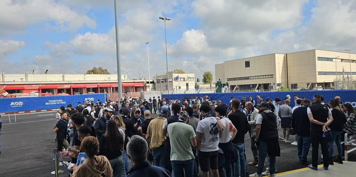 Atalanta - Lazio, tifosi a Fiumicino prima della partenza: l'episodio - FOTO