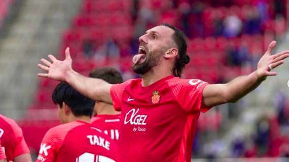 Muriqi ritorna alla base e il Maiorca lo celebra con i Pirati dei Caraibi - VIDEO