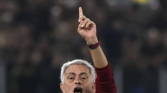 Roma, Mourinho protesta a Dazn. Poi attacca Berardi: "È carente in..."
