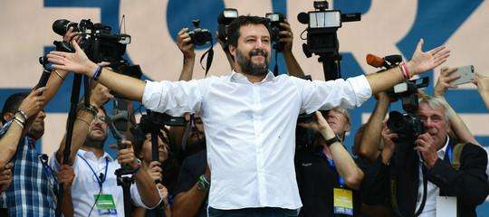 Politica / Salvini in piazza: "Al governo gente con mani sporche di sangue"